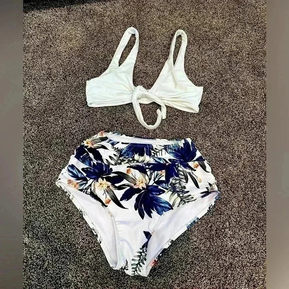 Zaful bikini Medium 1950s two-piece blue and white floral summertime pool beach - Picture 1 of 16